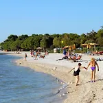 Appartamento Family Friendly With A Swimming Pool Valbandon, - 7346