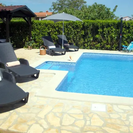 Appartamento Family Friendly With A Swimming Pool Valbandon, - 7346 Fažana